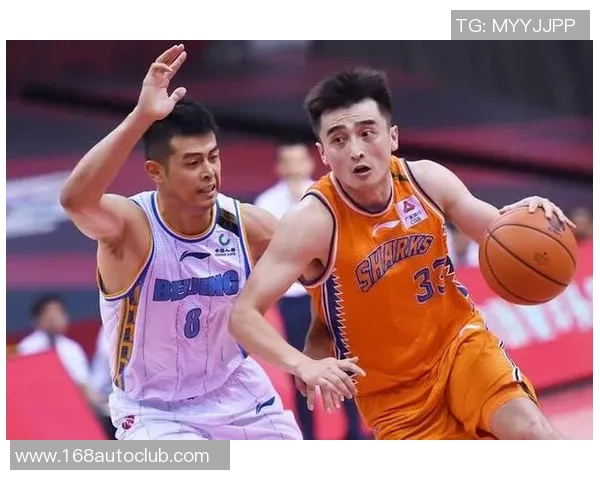 上海篮球队团队协作引发热议球迷对战术配合与球员默契提出质疑 上海篮球队团队协作引发热议球迷对战术配合与球员默契提出质疑