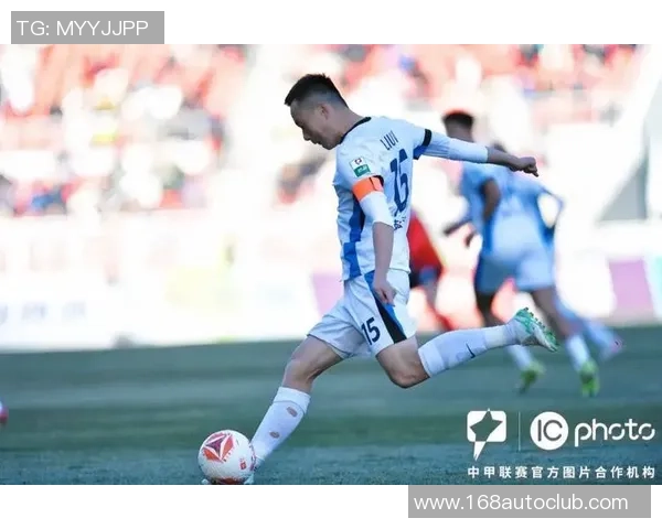 南通支云迎战青岛球队全力争胜期待精彩对决展现足球魅力