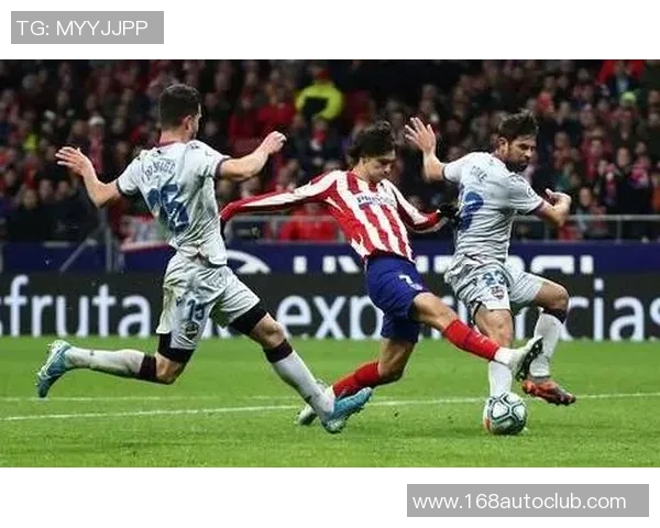 多特蒙德球迷暴力事件引发欧冠禁赛三场及50万欧罚款处罚 多特蒙德球迷暴力事件引发欧冠禁赛三场及50万欧罚款处罚